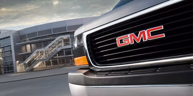 2025 GMC Savana 3500 Passenger Van (2024) - Image 12
