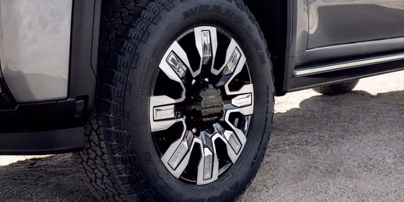 2025 GMC Sierra 2500 HD Denali (2024) - Image 7