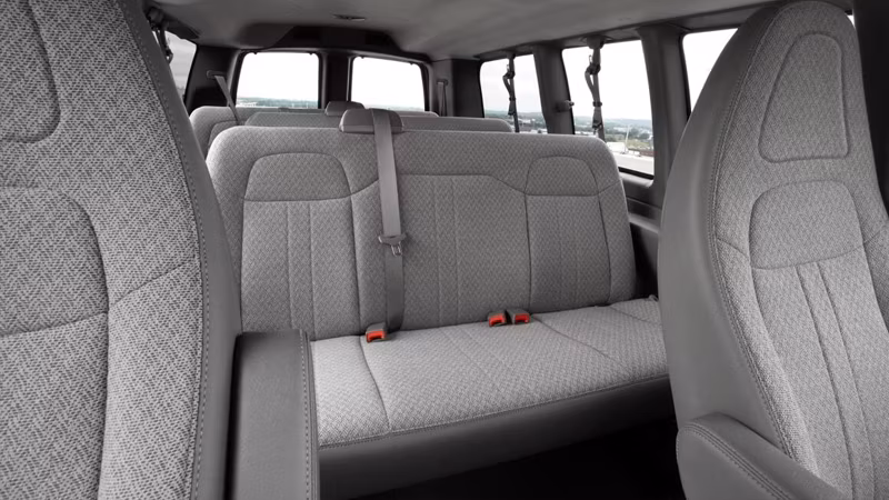 2025 GMC Savana Cargo 3500 Regular Wheelbase Work Van RWD - Image 28